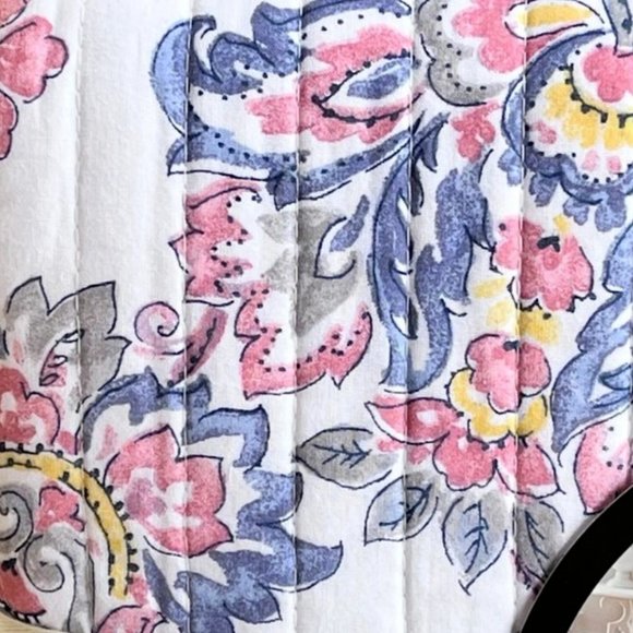 Cynthia Rowley Paisley Floral QUEEN Cotton Quilt. 88” X 92”. FABRIC: COTTON - Picture 5 of 6